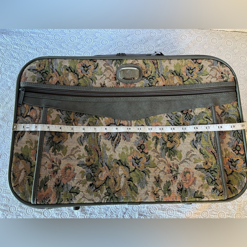 Vintage Jordache Tapestry Carry-on Luggage Suitcase 20”Wide x 14”High x 6” Deep - Picture 15 of 16